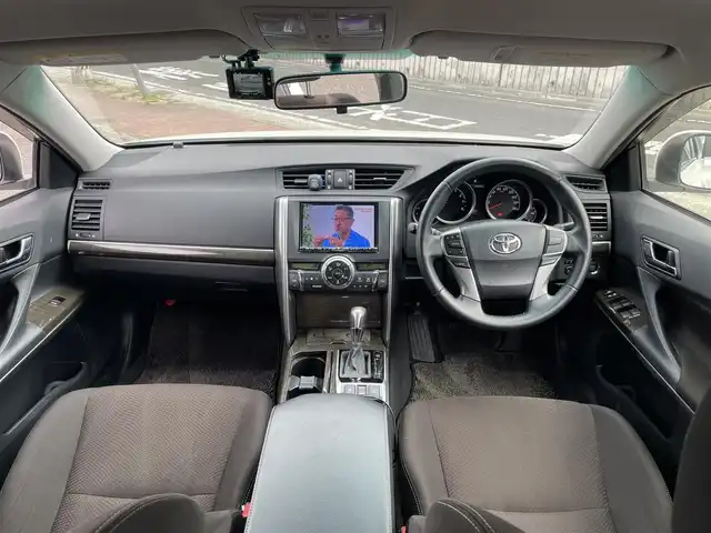トヨタ マークＸ 250G 福岡県 2014(平26)年 7.1万km ホワイトパールクリスタルシャイン (株)IDOMが運営する【じしゃロン八幡西店】の自社ローン専用車両になります。こちらは現金またはオートローンご利用時の価格です。自社ローンご希望の方は別途その旨お申付け下さい/社外ナビ　(X008V)/【Bluetooth・フルセグ・DVD・CD】/前後ドライブレコーダー　/レーダー探知機　/バックカメラ/ＥＴＣ　/運転席パワーシート　/純正アルミホイール　/全窓パワーウィンドウ　/オートライト/フォグランプ　