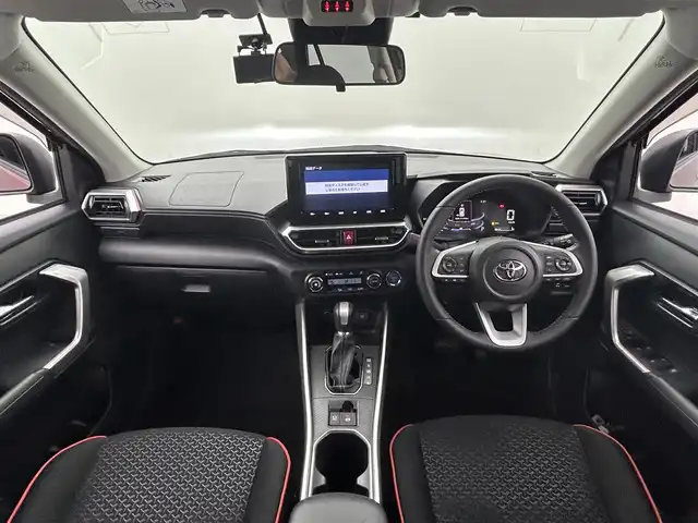 トヨタ ライズ Z 熊本県 2022(令4)年 1.5万km ファイアークォーツレッドM 禁煙車　/純正9インチナビ（ＣＤ・ＤＶＤ・フルセグ・ＢＴ・ＳＤ・ＵＳＢ）/全周囲カメラ　/ビルトインＥＴＣ　/前後ドライブレコーダー　/前後クリアランスソナー　/前席シートヒーター/トヨタスマートアシスト/・衝突警報機能/・衝突回避支援ブレーキ/・標識認識システム/・先行車発進お知らせ/・レーダークルーズコントロール/・ブラインドスポットモニター/・車線逸脱警報/・ふらつき警報機能/・オートマチックハイビーム/・リアクロストラフィックアラート/横滑り防止/純正１７インチAW/オートライト/LEDヘッドライト/フォグライト/スマートキー/プッシュスタート/保証書