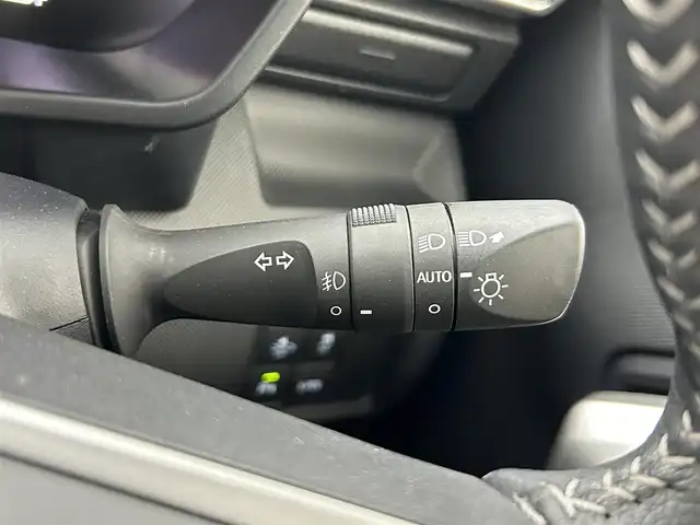 トヨタ ライズ Z 熊本県 2022(令4)年 1.5万km ファイアークォーツレッドM 禁煙車　/純正9インチナビ（ＣＤ・ＤＶＤ・フルセグ・ＢＴ・ＳＤ・ＵＳＢ）/全周囲カメラ　/ビルトインＥＴＣ　/前後ドライブレコーダー　/前後クリアランスソナー　/前席シートヒーター/トヨタスマートアシスト/・衝突警報機能/・衝突回避支援ブレーキ/・標識認識システム/・先行車発進お知らせ/・レーダークルーズコントロール/・ブラインドスポットモニター/・車線逸脱警報/・ふらつき警報機能/・オートマチックハイビーム/・リアクロストラフィックアラート/横滑り防止/純正１７インチAW/オートライト/LEDヘッドライト/フォグライト/スマートキー/プッシュスタート/保証書