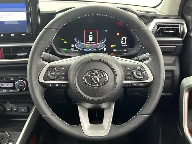 トヨタ ライズ Z 熊本県 2022(令4)年 1.5万km ファイアークォーツレッドM 禁煙車　/純正9インチナビ（ＣＤ・ＤＶＤ・フルセグ・ＢＴ・ＳＤ・ＵＳＢ）/全周囲カメラ　/ビルトインＥＴＣ　/前後ドライブレコーダー　/前後クリアランスソナー　/前席シートヒーター/トヨタスマートアシスト/・衝突警報機能/・衝突回避支援ブレーキ/・標識認識システム/・先行車発進お知らせ/・レーダークルーズコントロール/・ブラインドスポットモニター/・車線逸脱警報/・ふらつき警報機能/・オートマチックハイビーム/・リアクロストラフィックアラート/横滑り防止/純正１７インチAW/オートライト/LEDヘッドライト/フォグライト/スマートキー/プッシュスタート/保証書