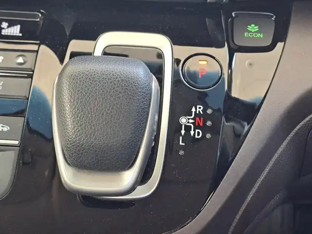 ホンダ フリード ハイブリット G ホンダセンシング 大阪府 2020(令2)年 3.5万km プラチナホワイトパール /禁煙車/ホンダセンシング搭載車//ワンオーナー//スペアキー×1//両側パワースライドドア//ディーラー純正SDナビ/VXM-207VFNi//Bluetooth/CD/DVD/USB/iPod//フルセグテレビ/バックカメラ//アクティブクルーズコントロール//ロールサンシェイド//前後純正ドライブレコーダー//ツイーター/ALPINE/STE-G170S//ドアバイザー//社外15インチアルミホイール/Exceeder//LEDヘッドライト//D＋N席シートヒーター
