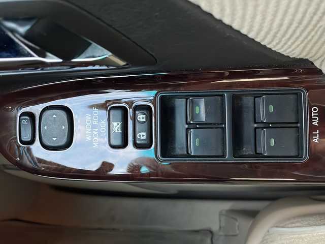 トヨタ アルファード 240G 愛知県 2012(平24)年 11.4万km ホワイトパールクリスタルシャイン /禁煙//純正8インチHDDナビ//AM/FM/CD/DVD/HDD/BT/フルセグ//バックカメラ//ビルトインETC//両側パワースライドドア//コーナーセンサー//ウッドコンビステアリング//ステアリングリモコン//オートHIDライト//フォグランプ//前席パワーシート//D席シートメモリー//N席オットマン//パワーバックドア//オートリトラクタブルウィンカーミラー//横滑り防止装置//MT付きAT//スペアタイヤ//nenoe//ECO MODE//ISOFIX//プッシュスタート//スマートキー//スペアキー//純正フロアマット//純正ドアバイザー//照明付きバニティミラー//保証書//取扱説明書//ナビ取扱説明書//H24-26/28-29/R1/3/5年記録簿