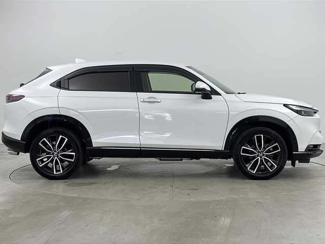 ホンダ ヴェゼル ハイブリッド e:HEV Z 道央・札幌 2024(令6)年 0.6万km プラチナホワイトパール ・４ＷＤ/・寒冷地/・純正メモリナビ（ＢＴ＆ＵＳＢ＆フルセグ＆スマホ連携）/・ＣＭＢＳ/・ＡＣＣ先行車検知/・レーンキープアシスト/・ＢＳＭ/・標識認識機能/・パワーバックドア/・Ｄ／Ｎシートヒーター/・ステアリングヒーター/・レーダークルーズ/・ステアリングスィッチ/・パドルシフト/・コーナーセンサー/・ハーフレザーシート/・置くだけ充電/・ドアミラーヒーター/・ＬＥＤヘッドライト/・ＬＥＤフォグ/・スマートキー/・社外ドラレコ前後/・純正１８インチＡＷ