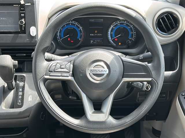 日産 デイズ B 沖縄県 2020(令2)年 6.7万km スターリングシルバーM 純正ナビ・TV・Bluetooth・CD・DVD/オートライト/衝突軽減システム/レーンキープ/電動格納ミラー/サイドバイザー