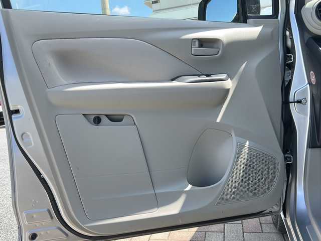 日産 デイズ B 沖縄県 2020(令2)年 6.7万km スターリングシルバーM 純正ナビ・TV・Bluetooth・CD・DVD/オートライト/衝突軽減システム/レーンキープ/電動格納ミラー/サイドバイザー