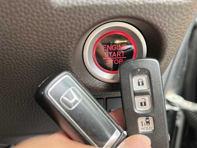 ホンダ Ｎ ＢＯＸ L 茨城県 2021(令3)年 2.8万km クリスタルブラックパール Honda SENSING/純正7インチSDナビ/-CD DVD Bluetooth/バックカメラ/アダプティブクルーズコントロール/車線維持支援システム/衝突軽減ブレーキ/横滑り抑制機能/パーキングセンサー/片側パワースライドドア/LEDオートライト/前席シートヒーター/ステアリングスイッチ/スマートキー/スペアキー/ETC/取扱説明書/保証書