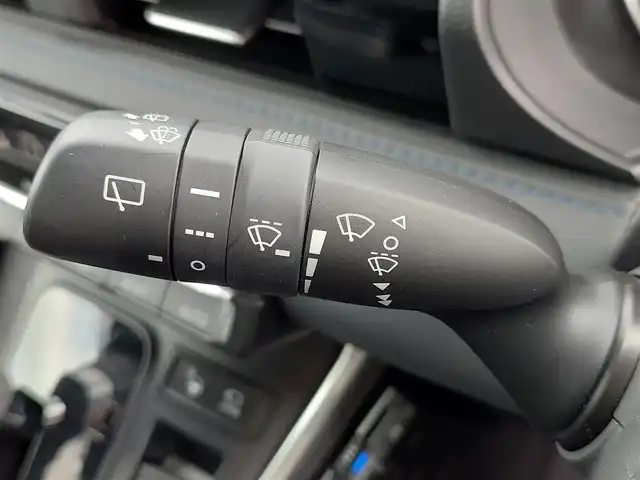 トヨタ ヴォクシー S－Z 東京都 2022(令4)年 2.3万km グリッターブラックガラスフレーク ワンオーナー/快適利便パッケージ（High）/・ハンズフリーデュアルパワースライドドア/・パワーバックドア/・「ナノイーX」/・ステアリングヒーター/・2列目キャプテンシート・シートヒーター・オットマン/Toyota Safety Sense/・プリクラッシュセーフティ/・レーントレーシングアシスト/・先行車発進告知機能/・オートマチックハイビーム/・レーダークルーズコントロール/・クリアランスソナー/・ブラインドスポットモニター/パノラミックビューモニター/アドバンスドパーク/プッシュスタート/MTモード付きAT/純正ナビ/ETC/ドライブレコーダー/ハーフレザーシート/LEDヘッドライト/17インチ純正アルミホイール/スマートキー