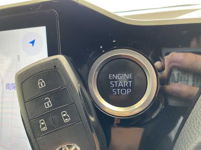 トヨタ ヴォクシー S－G 愛知県 2022(令4)年 2.5万km ホワイトパールクリスタルシャイン 快適利便パッケージ/純正10.5型ディズプレイオーディオナビ/バックカメラ/衝突軽減システム/レーダークルーズコントロール/シートヒーター/LEDヘッドライト/オートマチックハイビーム/NANOEX/両側パワースライドドア/HDMI/ステアリングスイッチ/スマートキー/プッシュスタート