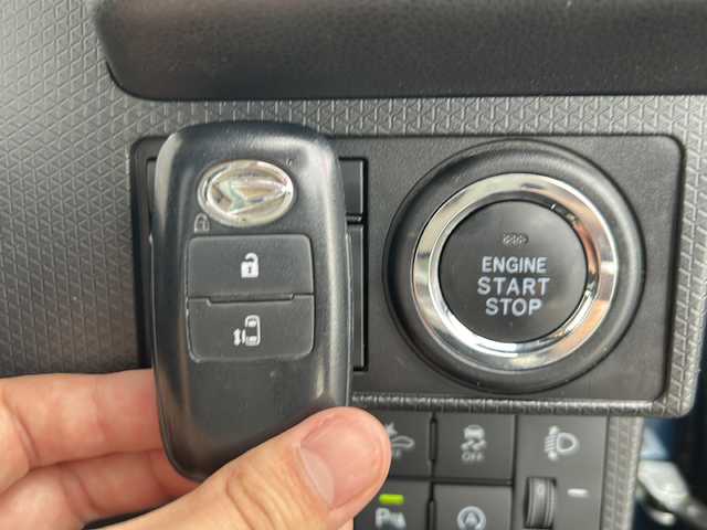 ダイハツ タント X 岐阜県 2021(令3)年 1.5万km レーザーブルークリスタルシャイン 登録時走行距離14294km/社外7インチナビ/バックカメラ/片側パワースライドドア/プッシュスタート/スマートキー/スペアキー/前後コーナーセンサー/純正フロアマット/シートヒーター/後席サンシェード/ドアバイザー/禁煙車/Bluetooth接続/CDチェンジャー/ETC/オートライト