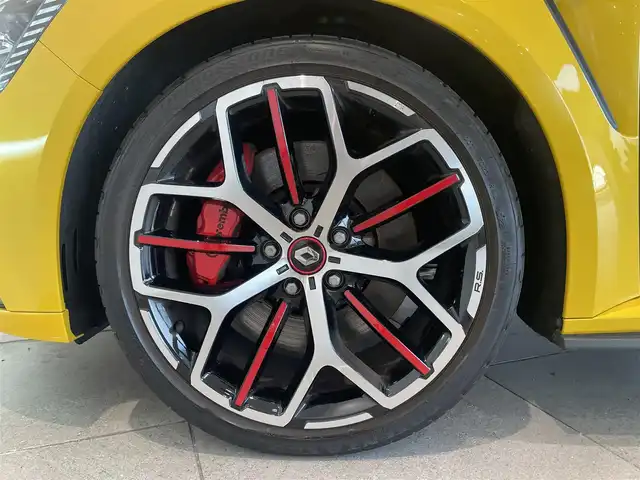 ルノー ルノー メガーヌ ルノースポール トロフィー 愛知県 2022(令4)年 2.5万km 黄 レカロシート　/ブレンボブレーキ　/純正ディスプレイオーディオ　/Ｂｌｕｅｔｏｏｔｈ　/バックカメラ　/ＡｐｐｌｅＣａｒＰｌａｙ/ＡｎｄｒｏｉｄＡｕｔｏ　/アクティブブレーキ　/ＬＫＡ　/コーナーセンサー　/ＥＴＣ/ドライブレコーダー/LEDヘッドライト/プッシュスタート/クルーズコントロール/アイドリングストップ