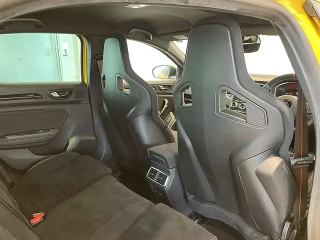 ルノー ルノー メガーヌ ルノースポール トロフィー 愛知県 2022(令4)年 2.5万km 黄 レカロシート　/ブレンボブレーキ　/純正ディスプレイオーディオ　/Ｂｌｕｅｔｏｏｔｈ　/バックカメラ　/ＡｐｐｌｅＣａｒＰｌａｙ/ＡｎｄｒｏｉｄＡｕｔｏ　/アクティブブレーキ　/ＬＫＡ　/コーナーセンサー　/ＥＴＣ/ドライブレコーダー/LEDヘッドライト/プッシュスタート/クルーズコントロール/アイドリングストップ