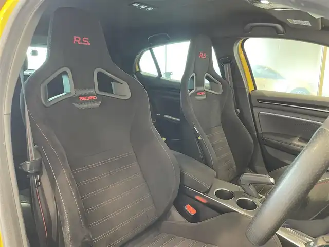 ルノー ルノー メガーヌ ルノースポール トロフィー 愛知県 2022(令4)年 2.5万km 黄 レカロシート　/ブレンボブレーキ　/純正ディスプレイオーディオ　/Ｂｌｕｅｔｏｏｔｈ　/バックカメラ　/ＡｐｐｌｅＣａｒＰｌａｙ/ＡｎｄｒｏｉｄＡｕｔｏ　/アクティブブレーキ　/ＬＫＡ　/コーナーセンサー　/ＥＴＣ/ドライブレコーダー/LEDヘッドライト/プッシュスタート/クルーズコントロール/アイドリングストップ