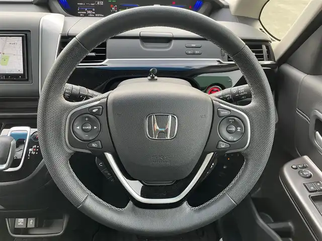 ホンダ フリード ハイブリット モデューロX 福岡県 2023(令5)年 1.4万km プラチナホワイトパール 社外ナビ（BT/フルセグ/DISC/AM/FM)/Bカメラ/両側パワースライドドア/レーダークルーズコントロール/LEDヘッドライト/オートライト/ハーフレザー/ウォークスルー/純正15インチAW/アイドリングストップ/横滑り防止装置/コーナーセンサー/レーンキープアシスト/盗難防止装置/衝突被害軽減システム/スマートキー/ETC