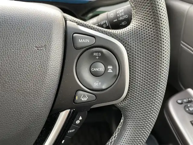 ホンダ フリード ハイブリット モデューロX 福岡県 2023(令5)年 1.4万km プラチナホワイトパール 社外ナビ（BT/フルセグ/DISC/AM/FM)/Bカメラ/両側パワースライドドア/レーダークルーズコントロール/LEDヘッドライト/オートライト/ハーフレザー/ウォークスルー/純正15インチAW/アイドリングストップ/横滑り防止装置/コーナーセンサー/レーンキープアシスト/盗難防止装置/衝突被害軽減システム/スマートキー/ETC