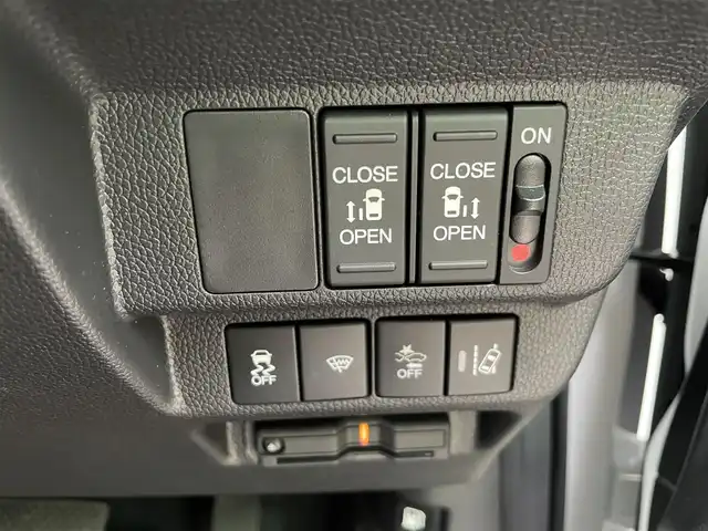 ホンダ フリード ハイブリット モデューロX 福岡県 2023(令5)年 1.4万km プラチナホワイトパール 社外ナビ（BT/フルセグ/DISC/AM/FM)/Bカメラ/両側パワースライドドア/レーダークルーズコントロール/LEDヘッドライト/オートライト/ハーフレザー/ウォークスルー/純正15インチAW/アイドリングストップ/横滑り防止装置/コーナーセンサー/レーンキープアシスト/盗難防止装置/衝突被害軽減システム/スマートキー/ETC