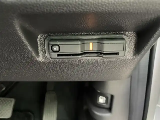 ホンダ フリード ハイブリット モデューロX 福岡県 2023(令5)年 1.4万km プラチナホワイトパール 社外ナビ（BT/フルセグ/DISC/AM/FM)/Bカメラ/両側パワースライドドア/レーダークルーズコントロール/LEDヘッドライト/オートライト/ハーフレザー/ウォークスルー/純正15インチAW/アイドリングストップ/横滑り防止装置/コーナーセンサー/レーンキープアシスト/盗難防止装置/衝突被害軽減システム/スマートキー/ETC