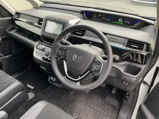 ホンダ フリード ハイブリット モデューロX 福岡県 2023(令5)年 1.4万km プラチナホワイトパール 社外ナビ（BT/フルセグ/DISC/AM/FM)/Bカメラ/両側パワースライドドア/レーダークルーズコントロール/LEDヘッドライト/オートライト/ハーフレザー/ウォークスルー/純正15インチAW/アイドリングストップ/横滑り防止装置/コーナーセンサー/レーンキープアシスト/盗難防止装置/衝突被害軽減システム/スマートキー/ETC