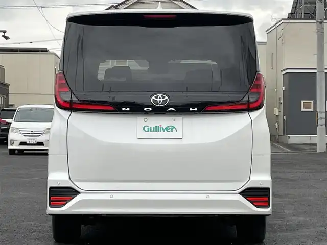 トヨタ ノア S－G 道央・札幌 2024(令6)年 3.1万km ホワイトパールクリスタルシャイン ４WD/寒冷地仕様/純正ディスプレイオーディオ（ナビ機能付き）/CD/DVD/BT/フルセグ/トヨタセーフティセンス/プリクラッシュセーフティ/横滑り防止装置/レーダークルーズコントロール/レーンキープアシスト/クリアランスソナー/プロアクティブドライビングアシスト/パーキングサポートブレーキ/ロードサインアシスト/バックカメラ/ETC/ワイパーデアイサー/ECOMODE/両側パワースライドドア/革巻きステアリング/ステアリングリモコン/電動パーキング/ブレーキホールド/MTモード付AT/プッシュスタート/スマートキー/LEDヘッドライト/オートライト/オートハイビーム/フォグランプ/電動格納ミラー/ウィンカーミラー/フロアマット/レンタカー登録