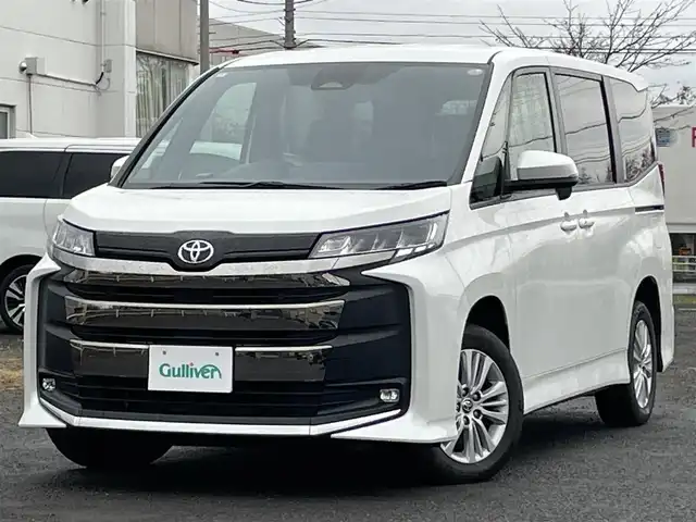 トヨタ ノア S－G 道央・札幌 2024(令6)年 3.1万km ホワイトパールクリスタルシャイン ４WD/寒冷地仕様/純正ディスプレイオーディオ（ナビ機能付き）/CD/DVD/BT/フルセグ/トヨタセーフティセンス/プリクラッシュセーフティ/横滑り防止装置/レーダークルーズコントロール/レーンキープアシスト/クリアランスソナー/プロアクティブドライビングアシスト/パーキングサポートブレーキ/ロードサインアシスト/バックカメラ/ETC/ワイパーデアイサー/ECOMODE/両側パワースライドドア/革巻きステアリング/ステアリングリモコン/電動パーキング/ブレーキホールド/MTモード付AT/プッシュスタート/スマートキー/LEDヘッドライト/オートライト/オートハイビーム/フォグランプ/電動格納ミラー/ウィンカーミラー/フロアマット/レンタカー登録