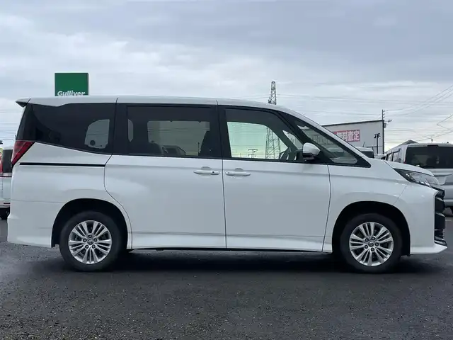 トヨタ ノア S－G 道央・札幌 2024(令6)年 3.1万km ホワイトパールクリスタルシャイン ４WD/寒冷地仕様/純正ディスプレイオーディオ（ナビ機能付き）/CD/DVD/BT/フルセグ/トヨタセーフティセンス/プリクラッシュセーフティ/横滑り防止装置/レーダークルーズコントロール/レーンキープアシスト/クリアランスソナー/プロアクティブドライビングアシスト/パーキングサポートブレーキ/ロードサインアシスト/バックカメラ/ETC/ワイパーデアイサー/ECOMODE/両側パワースライドドア/革巻きステアリング/ステアリングリモコン/電動パーキング/ブレーキホールド/MTモード付AT/プッシュスタート/スマートキー/LEDヘッドライト/オートライト/オートハイビーム/フォグランプ/電動格納ミラー/ウィンカーミラー/フロアマット/レンタカー登録
