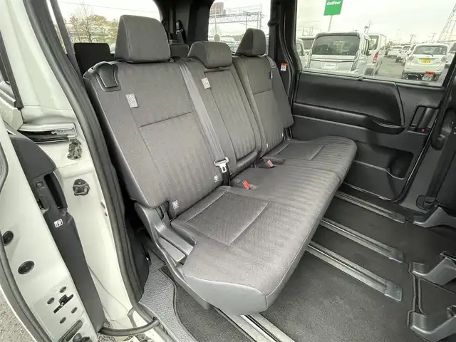 トヨタ ノア S－G 道央・札幌 2024(令6)年 3.1万km ホワイトパールクリスタルシャイン ４WD/寒冷地仕様/純正ディスプレイオーディオ（ナビ機能付き）/CD/DVD/BT/フルセグ/トヨタセーフティセンス/プリクラッシュセーフティ/横滑り防止装置/レーダークルーズコントロール/レーンキープアシスト/クリアランスソナー/プロアクティブドライビングアシスト/パーキングサポートブレーキ/ロードサインアシスト/バックカメラ/ETC/ワイパーデアイサー/ECOMODE/両側パワースライドドア/革巻きステアリング/ステアリングリモコン/電動パーキング/ブレーキホールド/MTモード付AT/プッシュスタート/スマートキー/LEDヘッドライト/オートライト/オートハイビーム/フォグランプ/電動格納ミラー/ウィンカーミラー/フロアマット/レンタカー登録