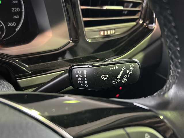 フォルクスワーゲン ポロ TSIコンフォートライン 京都府 2020(令2)年 1.2万km シルバー ワンオーナー /純正SDナビ /フルセグTV /CD/DVD再生機能/Bluetooth/USB入力端子/バックカメラ /禁煙 /BSM /クリアランスソナー /パーキングアシスト /レーンキープアシスト /レーダークルーズコントロール /LEDヘッドライト /オートライト/前後社外ドドライブレコーダー(DRV-MR745)/コムテックレーダー探知機(ZERO707LV)/Wサイドエアバッグ/カーテンエアバッグ/純正AW15インチ/スマートキー
