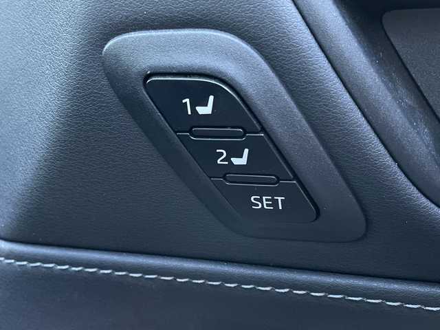 トヨタ ハリアー ハイブリッド Z レザーパッケージ 千葉県 2021(令3)年 4.3万km ブラック 純正JBLサウンド12.3インチナビ/(フルセグTV/BT/FM/AM)/全周囲カメラ/デジタルインナーミラー/ヘッドアップディスプレイ/ブラインドスポットモニター/衝突被害軽減システム/車線逸脱警報/追従式クルーズコントロール/レザーシート/横滑り防止装置/ビルトインETC2.0/アイドリングストップ/LEDヘッドライト/フォグランプ/オートライト/ウィンカーミラー/電動格納ミラー/純正19インチAW/シートヒーター/エアシート/シートリフター/ステアリングヒーター/プッシュスタート/スマートキー/フロアマット/スペアキー/取扱説明書/保証書