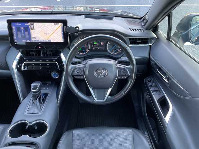 トヨタ ハリアー ハイブリッド Z レザーパッケージ 千葉県 2021(令3)年 4.3万km ブラック 純正JBLサウンド12.3インチナビ/(フルセグTV/BT/FM/AM)/全周囲カメラ/デジタルインナーミラー/ヘッドアップディスプレイ/ブラインドスポットモニター/衝突被害軽減システム/車線逸脱警報/追従式クルーズコントロール/レザーシート/横滑り防止装置/ビルトインETC2.0/アイドリングストップ/LEDヘッドライト/フォグランプ/オートライト/ウィンカーミラー/電動格納ミラー/純正19インチAW/シートヒーター/エアシート/シートリフター/ステアリングヒーター/プッシュスタート/スマートキー/フロアマット/スペアキー/取扱説明書/保証書