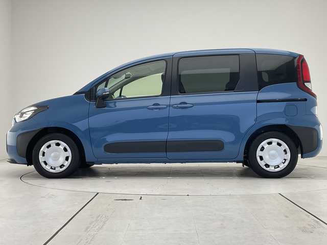 トヨタ シエンタ ハイブリッド G 愛知県 2025(令7)年 0.1千km グレイッシュブルー 登録済未使用車/トヨタセーフティセンス/純正8型ディスプレイオーディオ　ナビ機能なし/全方位カメラ/レーダークルーズコントロール/バックカメラ/コーナーセンサー/純正アルミホイール/ブラインドスポットモニター/LEDヘッドライト/オートマチックハイビーム/ドライブレコーダー/ETC/衝突軽減システム/Bluetooth/ステアリングスイッチ/スマートキー/プッシュスタート