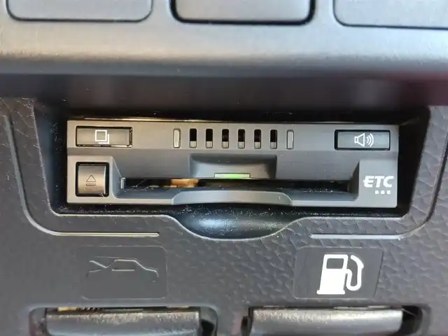 ダイハツ トール カスタムG 富山県 2020(令2)年 2.4万km コンパーノレッド 純正ナビ/フルセグTV/両側パワースライドドア/バックモニター/ビルトインETC/後席用フリップダウンモニター/レーダークルーズコントロール/コーナーセンサー/スマートアシスト/・衝突被害軽減ブレーキ/・車線逸脱防止支援/・アダプティブドライビングビーム/・標識認識/LEDヘッドランプ/革巻きステアリング/純正14インチアルミホイール/スマートキー/プッシュエンジンスタート/禁煙車