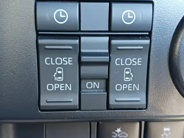 ダイハツ トール カスタムG 富山県 2020(令2)年 2.4万km コンパーノレッド 純正ナビ/フルセグTV/両側パワースライドドア/バックモニター/ビルトインETC/後席用フリップダウンモニター/レーダークルーズコントロール/コーナーセンサー/スマートアシスト/・衝突被害軽減ブレーキ/・車線逸脱防止支援/・アダプティブドライビングビーム/・標識認識/LEDヘッドランプ/革巻きステアリング/純正14インチアルミホイール/スマートキー/プッシュエンジンスタート/禁煙車