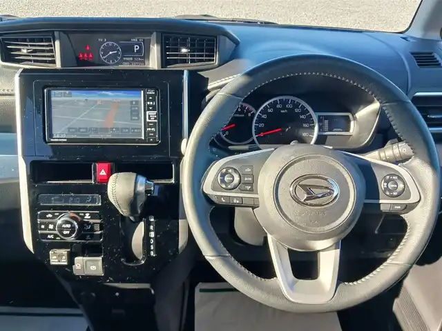 ダイハツ トール カスタムG 富山県 2020(令2)年 2.4万km コンパーノレッド 純正ナビ/フルセグTV/両側パワースライドドア/バックモニター/ビルトインETC/後席用フリップダウンモニター/レーダークルーズコントロール/コーナーセンサー/スマートアシスト/・衝突被害軽減ブレーキ/・車線逸脱防止支援/・アダプティブドライビングビーム/・標識認識/LEDヘッドランプ/革巻きステアリング/純正14インチアルミホイール/スマートキー/プッシュエンジンスタート/禁煙車