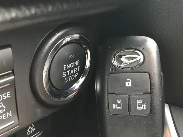 ダイハツ トール カスタムG 富山県 2020(令2)年 2.4万km コンパーノレッド 純正ナビ/フルセグTV/両側パワースライドドア/バックモニター/ビルトインETC/後席用フリップダウンモニター/レーダークルーズコントロール/コーナーセンサー/スマートアシスト/・衝突被害軽減ブレーキ/・車線逸脱防止支援/・アダプティブドライビングビーム/・標識認識/LEDヘッドランプ/革巻きステアリング/純正14インチアルミホイール/スマートキー/プッシュエンジンスタート/禁煙車