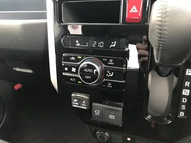 ダイハツ トール カスタムG 富山県 2020(令2)年 2.4万km コンパーノレッド 純正ナビ/フルセグTV/両側パワースライドドア/バックモニター/ビルトインETC/後席用フリップダウンモニター/レーダークルーズコントロール/コーナーセンサー/スマートアシスト/・衝突被害軽減ブレーキ/・車線逸脱防止支援/・アダプティブドライビングビーム/・標識認識/LEDヘッドランプ/革巻きステアリング/純正14インチアルミホイール/スマートキー/プッシュエンジンスタート/禁煙車