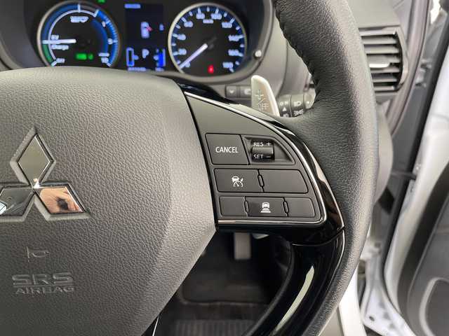 三菱 エクリプス クロス ＰＨＥＶ G 愛知県 2020(令2)年 2.3万km ホワイトダイヤモンド SDナビ/レーダークルーズコントロール/シートヒーター/バックカメラ/パワーシート/コーナーセンサー/純正アルミホイール/ブラインドスポットモニター/LEDヘッドライト/パドルシフト/ステアリングヒーター/オートマチックハイビーム/４WD/衝突軽減システム/フルセグ/CD DVD/Bluetooth/ステアリングスイッチ/スマートキー/プッシュスタート