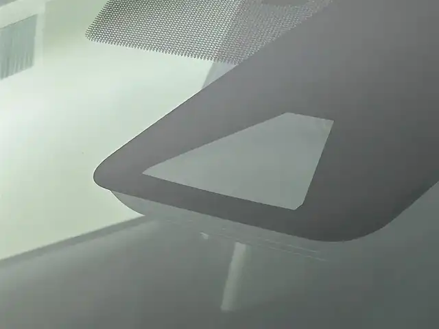 トヨタ アクア X 道央・札幌 2023(令5)年 1万km プラチナホワイトパールマイカ ・４WD/・寒冷地仕様/・１０．５インチディスプレイオーディオ（コネクティッドナビ）/　Miracast/Bluetooth/USB/・ステアリングスイッチ/・バックカメラ/・ビルトインETC/・ドライブレコーダー前後（ZDR017）/・社外１５インチAW（現着・冬）/・純正スチール＋キャップ（積込・夏・同サイズ）/・トヨタセーフティセンス/・衝突被害軽減ブレーキ/・レーンキープアシスト/・レーダークルーズコントロール/・オートマチックハイビーム/・横滑り防止装置/・ABS/・AC100V/・純正フロアマット/・LEDヘッドライト/・ヘッドランプレベライザー/・オートライト/・プッシュスタート/・スマートキー/・スペアキー/・取/保