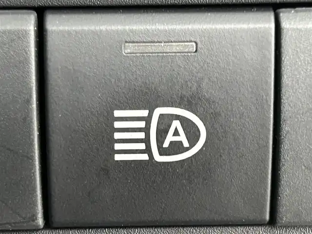 トヨタ アクア X 道央・札幌 2023(令5)年 1万km プラチナホワイトパールマイカ ・４WD/・寒冷地仕様/・１０．５インチディスプレイオーディオ（コネクティッドナビ）/　Miracast/Bluetooth/USB/・ステアリングスイッチ/・バックカメラ/・ビルトインETC/・ドライブレコーダー前後（ZDR017）/・社外１５インチAW（現着・冬）/・純正スチール＋キャップ（積込・夏・同サイズ）/・トヨタセーフティセンス/・衝突被害軽減ブレーキ/・レーンキープアシスト/・レーダークルーズコントロール/・オートマチックハイビーム/・横滑り防止装置/・ABS/・AC100V/・純正フロアマット/・LEDヘッドライト/・ヘッドランプレベライザー/・オートライト/・プッシュスタート/・スマートキー/・スペアキー/・取/保