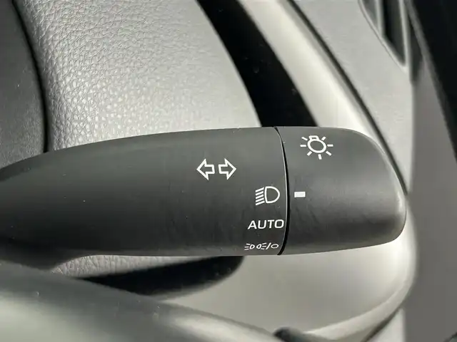 トヨタ アクア X 道央・札幌 2023(令5)年 1万km プラチナホワイトパールマイカ ・４WD/・寒冷地仕様/・１０．５インチディスプレイオーディオ（コネクティッドナビ）/　Miracast/Bluetooth/USB/・ステアリングスイッチ/・バックカメラ/・ビルトインETC/・ドライブレコーダー前後（ZDR017）/・社外１５インチAW（現着・冬）/・純正スチール＋キャップ（積込・夏・同サイズ）/・トヨタセーフティセンス/・衝突被害軽減ブレーキ/・レーンキープアシスト/・レーダークルーズコントロール/・オートマチックハイビーム/・横滑り防止装置/・ABS/・AC100V/・純正フロアマット/・LEDヘッドライト/・ヘッドランプレベライザー/・オートライト/・プッシュスタート/・スマートキー/・スペアキー/・取/保