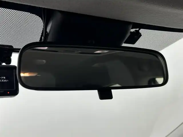 トヨタ アクア X 道央・札幌 2023(令5)年 1万km プラチナホワイトパールマイカ ・４WD/・寒冷地仕様/・１０．５インチディスプレイオーディオ（コネクティッドナビ）/　Miracast/Bluetooth/USB/・ステアリングスイッチ/・バックカメラ/・ビルトインETC/・ドライブレコーダー前後（ZDR017）/・社外１５インチAW（現着・冬）/・純正スチール＋キャップ（積込・夏・同サイズ）/・トヨタセーフティセンス/・衝突被害軽減ブレーキ/・レーンキープアシスト/・レーダークルーズコントロール/・オートマチックハイビーム/・横滑り防止装置/・ABS/・AC100V/・純正フロアマット/・LEDヘッドライト/・ヘッドランプレベライザー/・オートライト/・プッシュスタート/・スマートキー/・スペアキー/・取/保