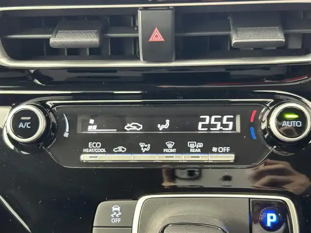 トヨタ アクア X 道央・札幌 2023(令5)年 1万km プラチナホワイトパールマイカ ・４WD/・寒冷地仕様/・１０．５インチディスプレイオーディオ（コネクティッドナビ）/　Miracast/Bluetooth/USB/・ステアリングスイッチ/・バックカメラ/・ビルトインETC/・ドライブレコーダー前後（ZDR017）/・社外１５インチAW（現着・冬）/・純正スチール＋キャップ（積込・夏・同サイズ）/・トヨタセーフティセンス/・衝突被害軽減ブレーキ/・レーンキープアシスト/・レーダークルーズコントロール/・オートマチックハイビーム/・横滑り防止装置/・ABS/・AC100V/・純正フロアマット/・LEDヘッドライト/・ヘッドランプレベライザー/・オートライト/・プッシュスタート/・スマートキー/・スペアキー/・取/保