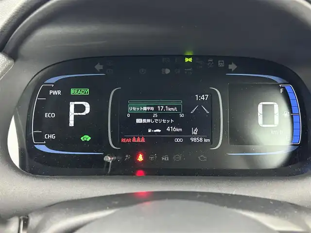 トヨタ アクア X 道央・札幌 2023(令5)年 1万km プラチナホワイトパールマイカ ・４WD/・寒冷地仕様/・１０．５インチディスプレイオーディオ（コネクティッドナビ）/　Miracast/Bluetooth/USB/・ステアリングスイッチ/・バックカメラ/・ビルトインETC/・ドライブレコーダー前後（ZDR017）/・社外１５インチAW（現着・冬）/・純正スチール＋キャップ（積込・夏・同サイズ）/・トヨタセーフティセンス/・衝突被害軽減ブレーキ/・レーンキープアシスト/・レーダークルーズコントロール/・オートマチックハイビーム/・横滑り防止装置/・ABS/・AC100V/・純正フロアマット/・LEDヘッドライト/・ヘッドランプレベライザー/・オートライト/・プッシュスタート/・スマートキー/・スペアキー/・取/保