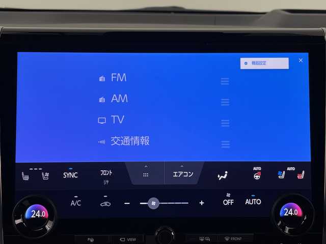 トヨタ アルファードハイブリット エグゼクティブ ラウンジ 埼玉県 2024(令6)年 2.1万km ゴールド 寒冷地仕様/ガラスルーフ/純正フリップダウンモニター/JBLプレミアムサウンド/純正ディスプレイオーディオ（USB・Bluetooth・HDMI）/全方位カメラ/CD・DVDキッド/ワイヤレス充電器/ビルトインETC2.0/BSM/電動リアゲート/AC100V/前後ドライブレコーダー/デジタルインナーミラー/シートヒーター/パワーシート/シートメモリー/ベンチレーション/アダプティブクルーズコントロール/レーンキープアシスト/オートマチックハイビーム/ヘッドアップディスプレイ/純正アルミホイール/クリアランスソナー/電動パーキング/ブレーキホールド/ステアリングリモコン/純正フロアマット/ロールサンシェード/フロントフォグランプ/電動格納ミラー/パドルシフト/プリクラッシュセーフティ/ロードサインアシスト/ドライバーモニター/純正ドアバイザー/プッシュスタート