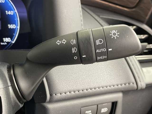 トヨタ アルファードハイブリット エグゼクティブ ラウンジ 埼玉県 2024(令6)年 2.1万km ゴールド 寒冷地仕様/ガラスルーフ/純正フリップダウンモニター/JBLプレミアムサウンド/純正ディスプレイオーディオ（USB・Bluetooth・HDMI）/全方位カメラ/CD・DVDキッド/ワイヤレス充電器/ビルトインETC2.0/BSM/電動リアゲート/AC100V/前後ドライブレコーダー/デジタルインナーミラー/シートヒーター/パワーシート/シートメモリー/ベンチレーション/アダプティブクルーズコントロール/レーンキープアシスト/オートマチックハイビーム/ヘッドアップディスプレイ/純正アルミホイール/クリアランスソナー/電動パーキング/ブレーキホールド/ステアリングリモコン/純正フロアマット/ロールサンシェード/フロントフォグランプ/電動格納ミラー/パドルシフト/プリクラッシュセーフティ/ロードサインアシスト/ドライバーモニター/純正ドアバイザー/プッシュスタート