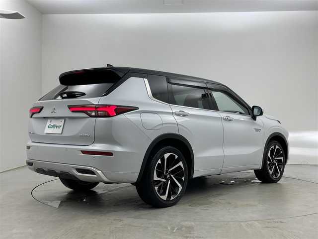 三菱 アウトランダー ＰＨＥＶ P 福岡県 2022(令4)年 1.5万km パールⅡ 純正メーカーナビ/　ＢＯＳＥサウンド　/マルチビューカメラ　/ＨＵＢ　/パワーバックドア　　/純正前後ドライブレコーダー　/メモリーシート/レーダークルーズ/白革シート　/パドルシフト　/置くだけ充電