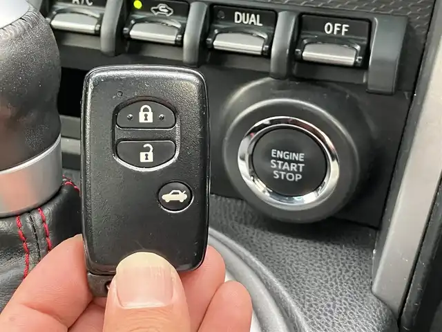 スバル ＢＲＺ S 三重県 2012(平24)年 10.8万km クリスタルブラックシリカ ♪ワンオーナー/HKS車高調/18インチAW(現行BRZ)/スマートキー×2/プッシュスタート/ハーフレザーシート/純正HDDナビ/・SD・CD録音/・DVD再生・フルセグ/・Bluetoothオーディオ/HIDヘッドライト/フォグライト/オートライト/リアスポイラー/革巻ステアリング/パドルシフト/電格ミラー/フロアマット/ETC/サイド/カーテンエアバック