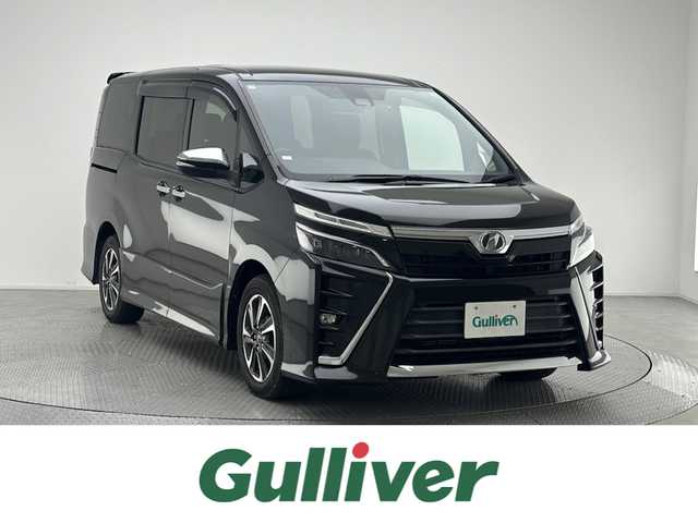 トヨタ ヴォクシー ZS 煌 兵庫県 2019(平31)年 4.8万km イナズマスパーキングブラックガラスフレーク 社外SDナビ(CD/DVD/SD/Bluetooth/フルセグ)/バックカメラ/クルーズコントロール/フリップダウンモニター/オートライト/オートマチックハイビーム/LEDヘッドライト/両側パワースライドドア/前後ドライブレコーダー/アイドリングストップ/シートカバー/ETC/純正16インチアルミホイール/社外フロアマット/スマートキー