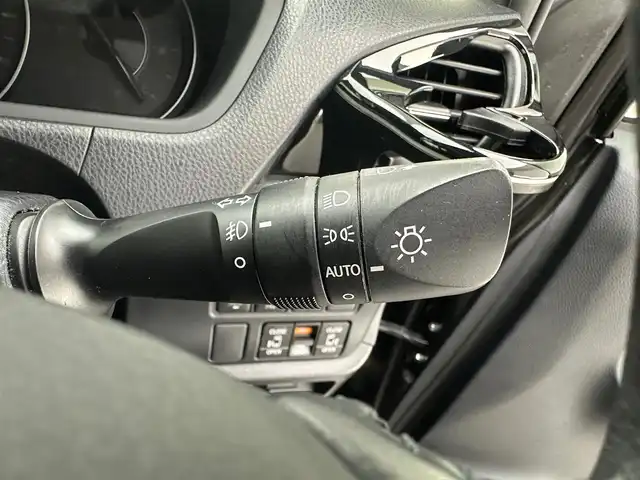 トヨタ ヴォクシー ZS 煌 兵庫県 2019(平31)年 4.8万km イナズマスパーキングブラックガラスフレーク 社外SDナビ(CD/DVD/SD/Bluetooth/フルセグ)/バックカメラ/クルーズコントロール/フリップダウンモニター/オートライト/オートマチックハイビーム/LEDヘッドライト/両側パワースライドドア/前後ドライブレコーダー/アイドリングストップ/シートカバー/ETC/純正16インチアルミホイール/社外フロアマット/スマートキー