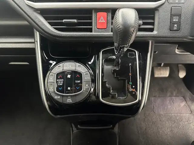トヨタ ヴォクシー ZS 煌 兵庫県 2019(平31)年 4.8万km イナズマスパーキングブラックガラスフレーク 社外SDナビ(CD/DVD/SD/Bluetooth/フルセグ)/バックカメラ/クルーズコントロール/フリップダウンモニター/オートライト/オートマチックハイビーム/LEDヘッドライト/両側パワースライドドア/前後ドライブレコーダー/アイドリングストップ/シートカバー/ETC/純正16インチアルミホイール/社外フロアマット/スマートキー