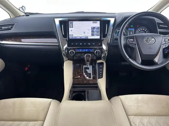 トヨタ アルファードハイブリット X 千葉県 2019(平31)年 7.3万km ホワイトパールクリスタルシャイン フリップダウンモニター/トヨタセーフティセンス/・プリクラッシュセーフティ/・レーンディパーチャーアラート/・ロードサインアシスト/・クリアランスソナー/・オートハイビーム/純正10インチSDナビ/CD DVD SD BT フルセグ/バックカメラ/両側パワースライドドア/アダプティブクルーズコントロール/LEDオートライト/純正16インチアルミホイール/革巻きステアリング/プッシュスタート/スマートキー/ETC2.0