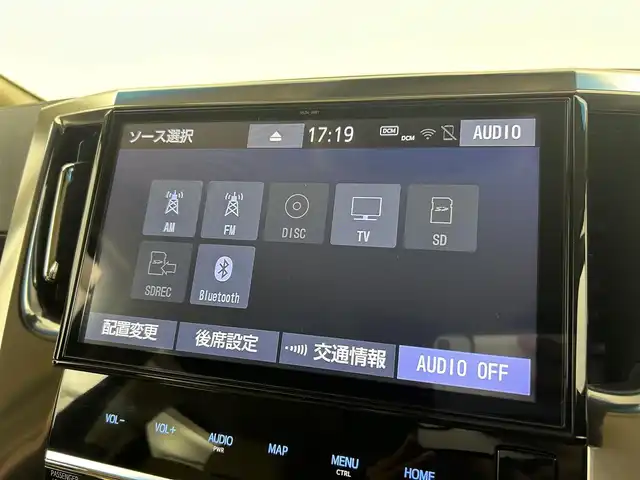 トヨタ アルファードハイブリット X 千葉県 2019(平31)年 7.3万km ホワイトパールクリスタルシャイン フリップダウンモニター/トヨタセーフティセンス/・プリクラッシュセーフティ/・レーンディパーチャーアラート/・ロードサインアシスト/・クリアランスソナー/・オートハイビーム/純正10インチSDナビ/CD DVD SD BT フルセグ/バックカメラ/両側パワースライドドア/アダプティブクルーズコントロール/LEDオートライト/純正16インチアルミホイール/革巻きステアリング/プッシュスタート/スマートキー/ETC2.0